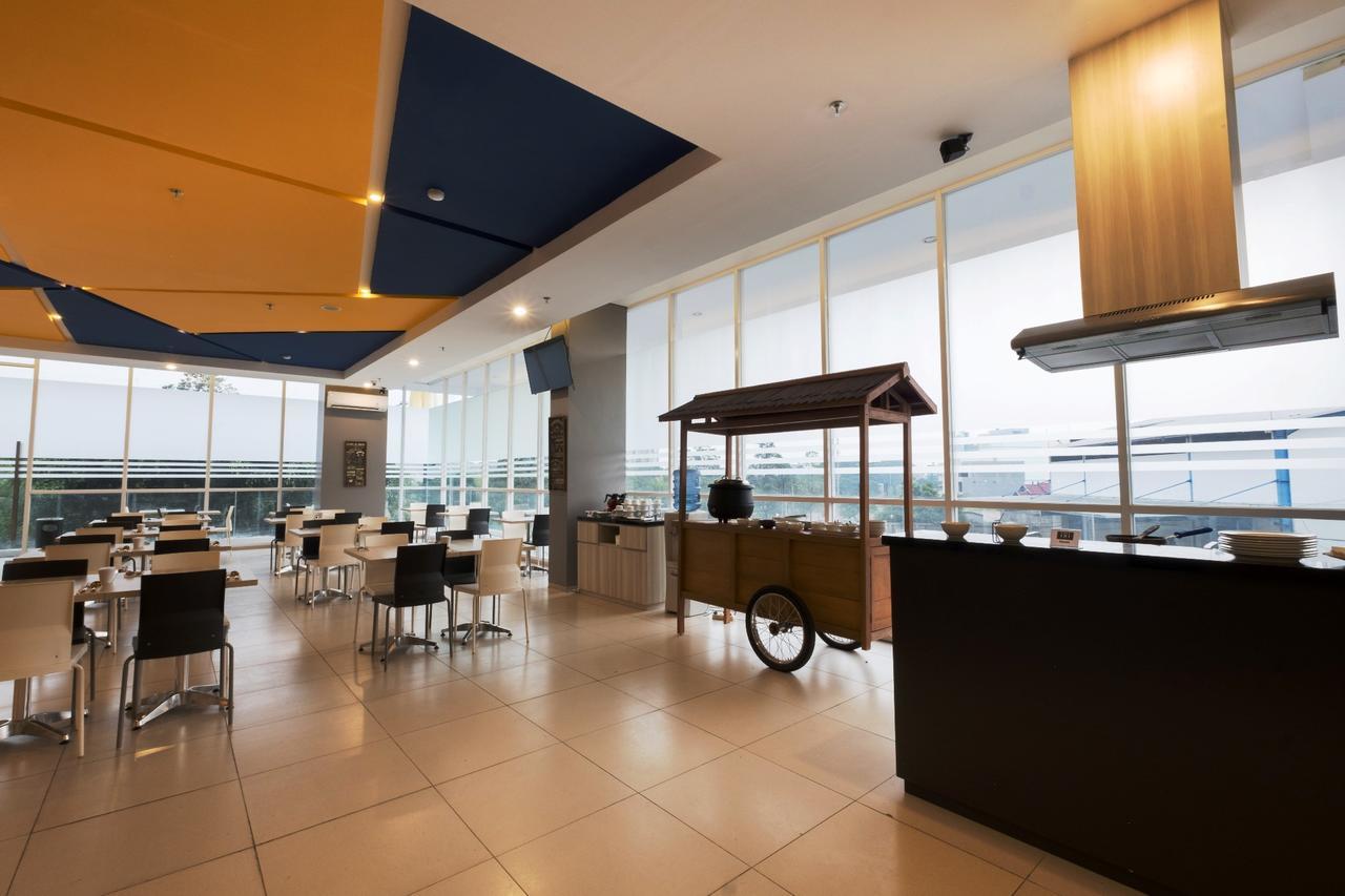 Hotel 88 Bekasi By Wh Екстер'єр фото